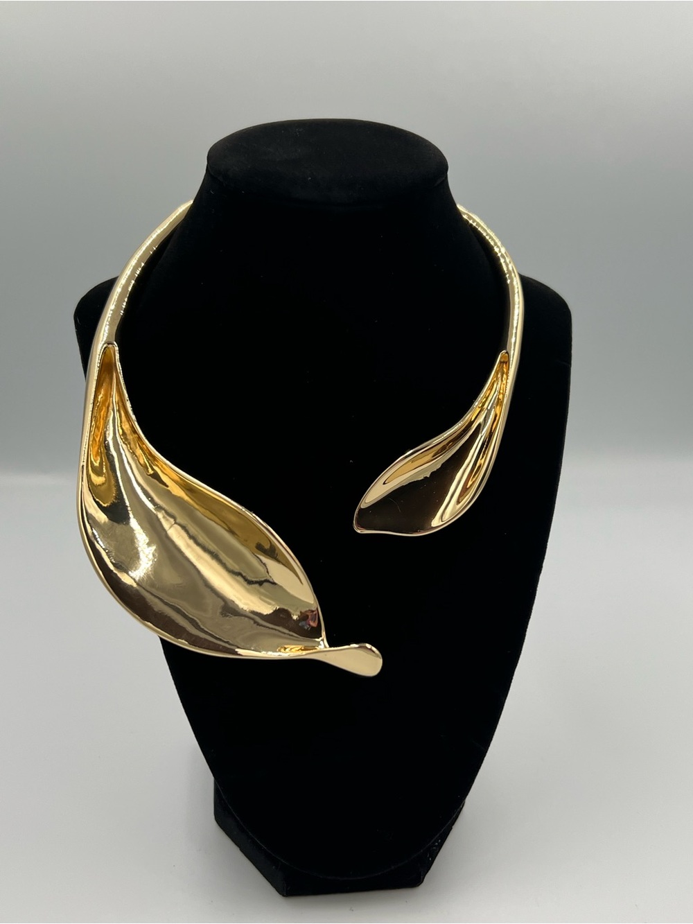 Piper K Sculptural Gold Leaf Calla Lily Collar Necklace NWT